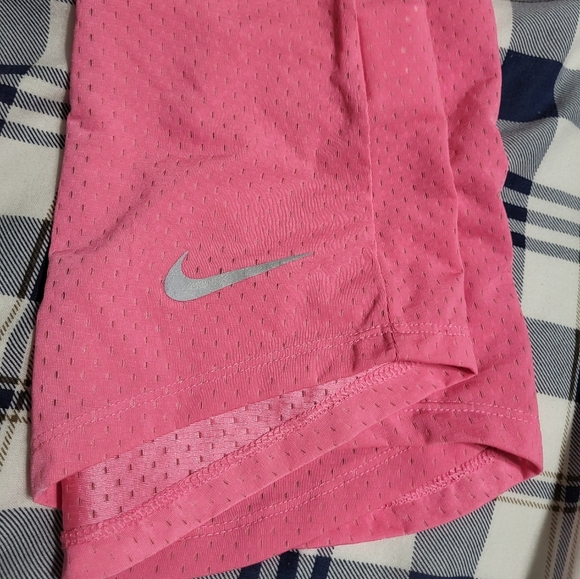 Nike Sport Top Size Medium - Picture 5 of 5